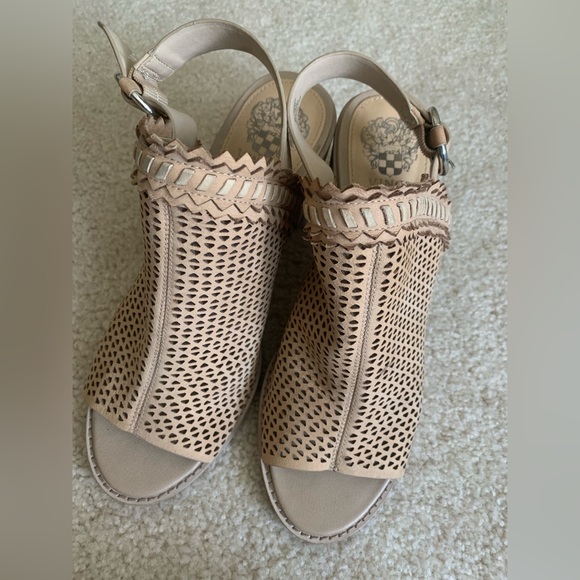 Size 8 Vince Camuto heels, 3”. Tan color great for summer to fall transition! - Picture 5 of 6